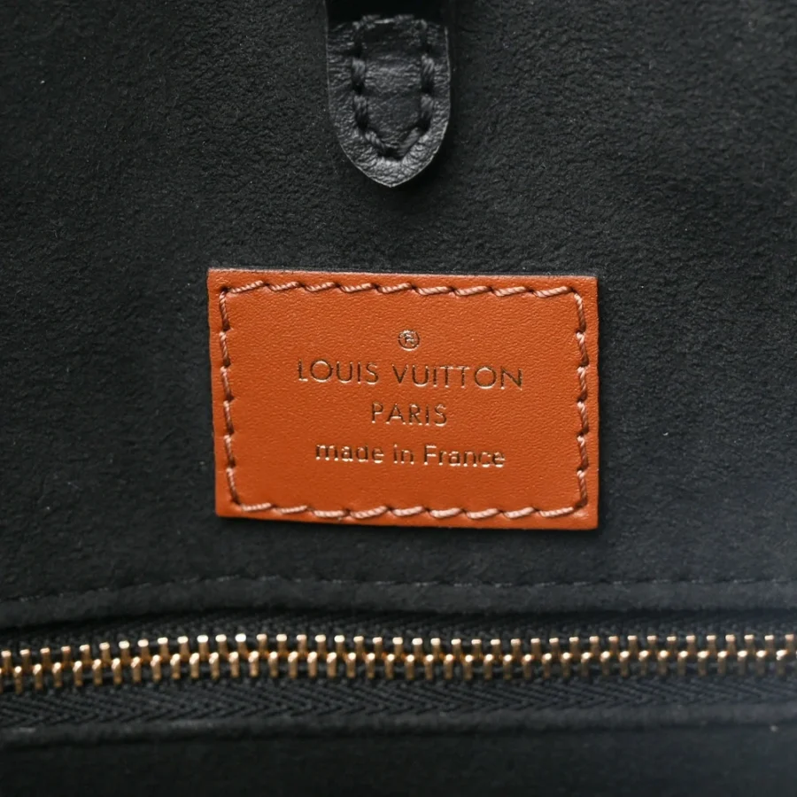 Mirror Quality Replica Louis Vuitton Wild at Heart OnTheGo MM - Image 4