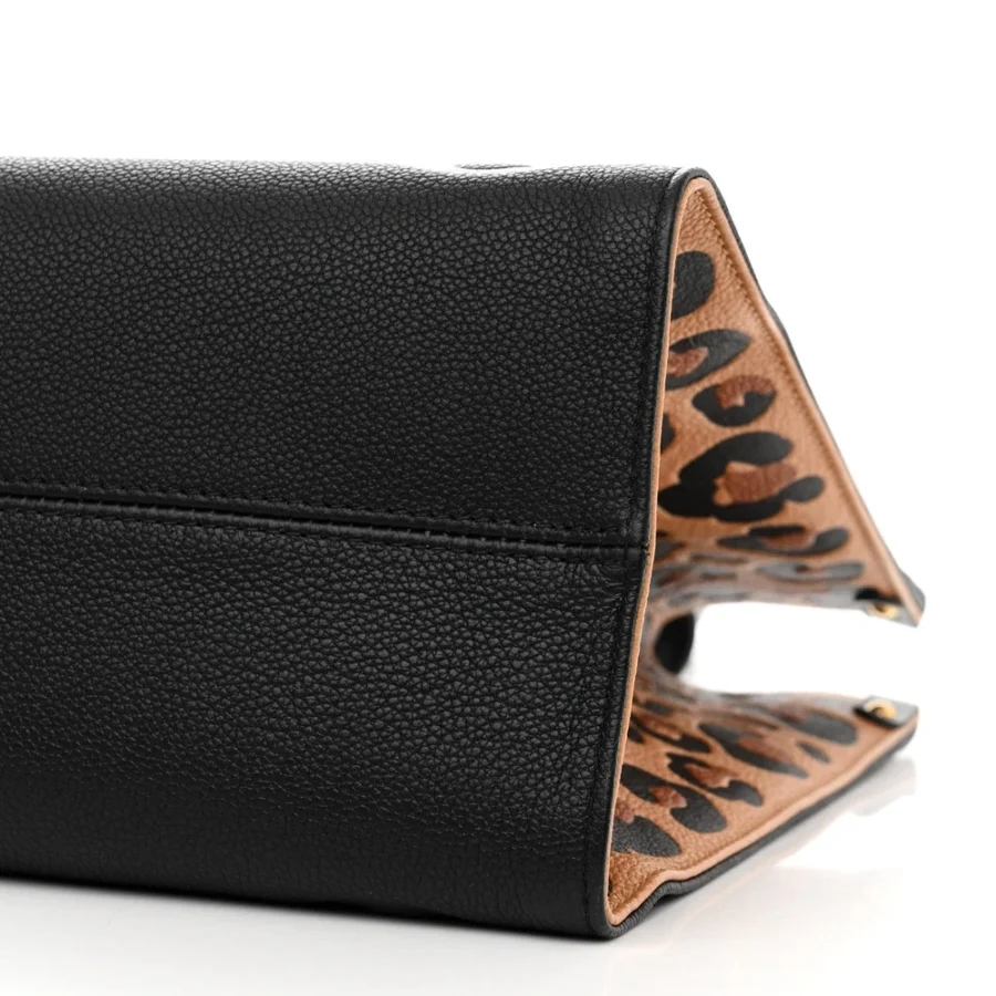 Mirror Quality Replica Louis Vuitton Wild at Heart OnTheGo MM - Image 2