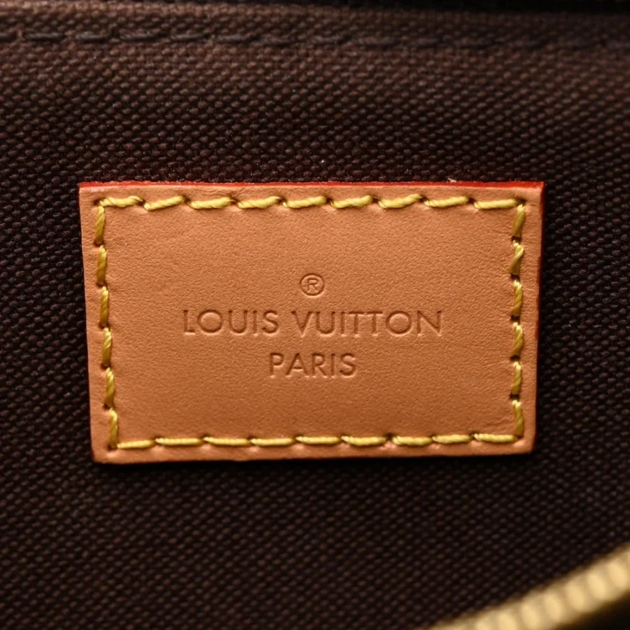 High-end LV Liv Pochette PM Replica – Gold Hardware Perfection - Image 4