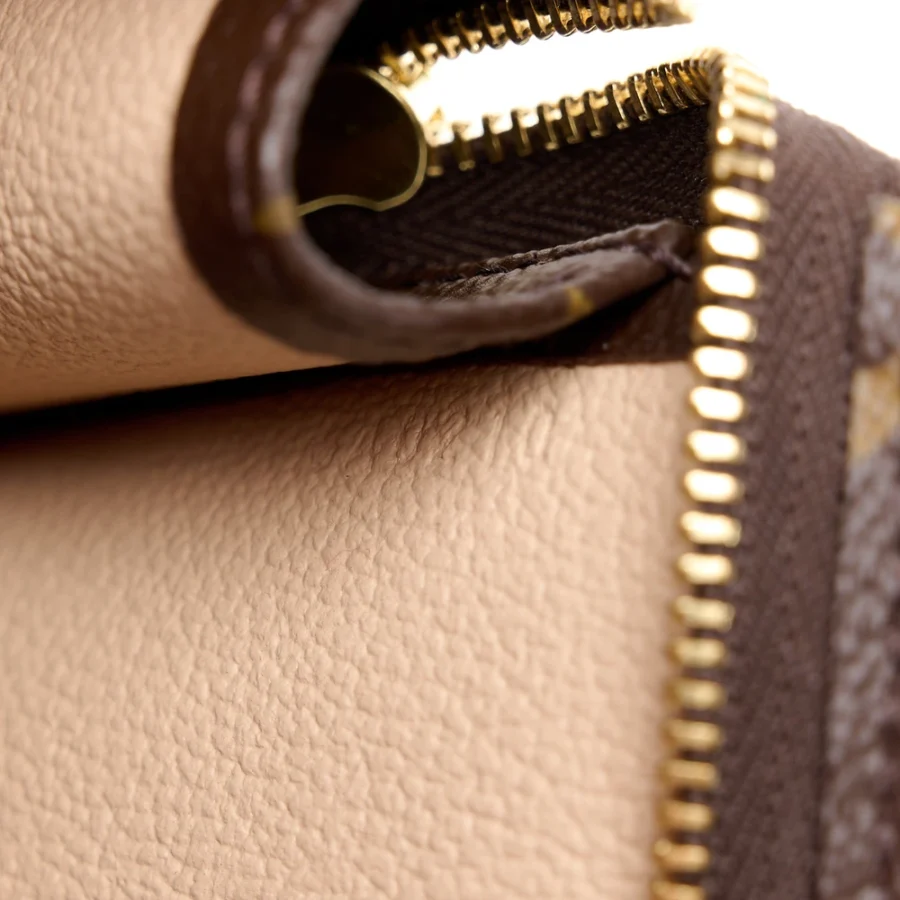 Replica Handbags – Louis Vuitton Monogram Pouch in Mirror Quality - Image 7
