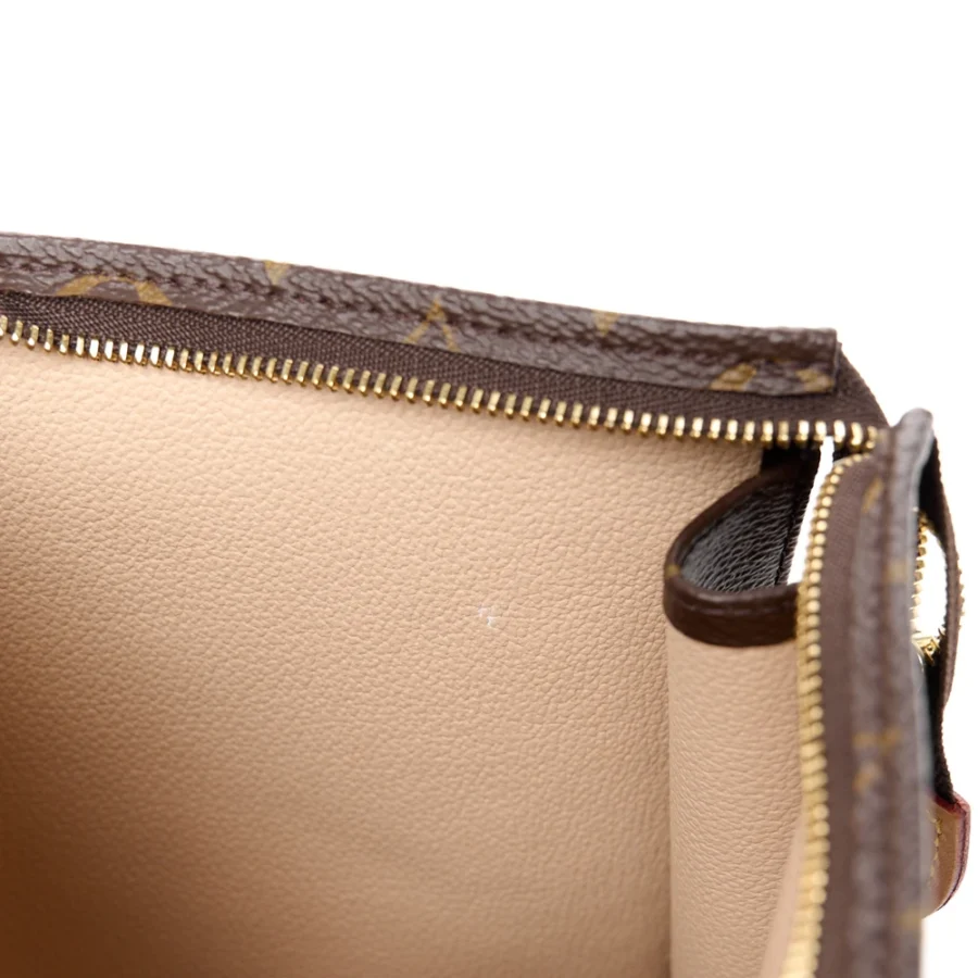 Replica Handbags – Louis Vuitton Monogram Pouch in Mirror Quality - Image 6