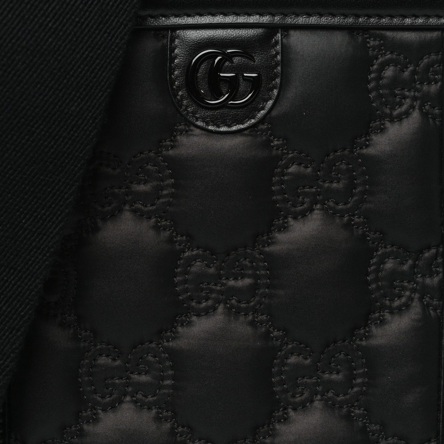 Gucc! slip bag logo