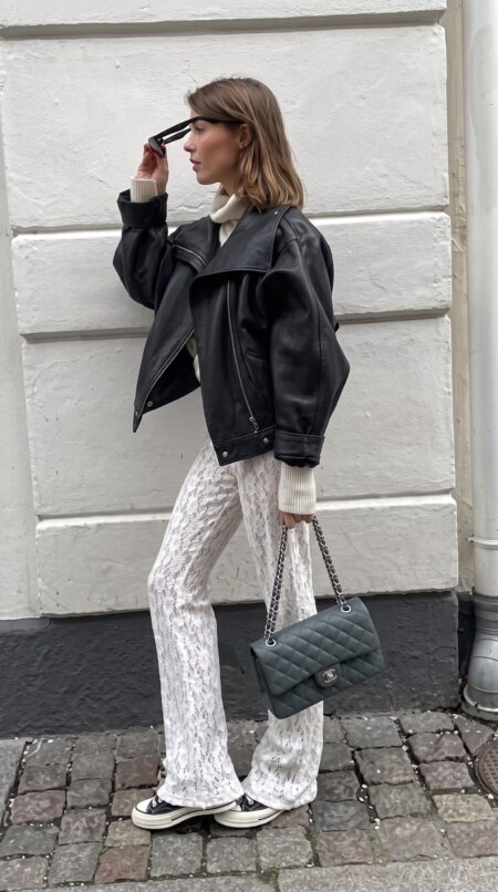 Model carrying the green iridescent caviar leather ch@nel Jumbo Double Flap with light gold chain strap