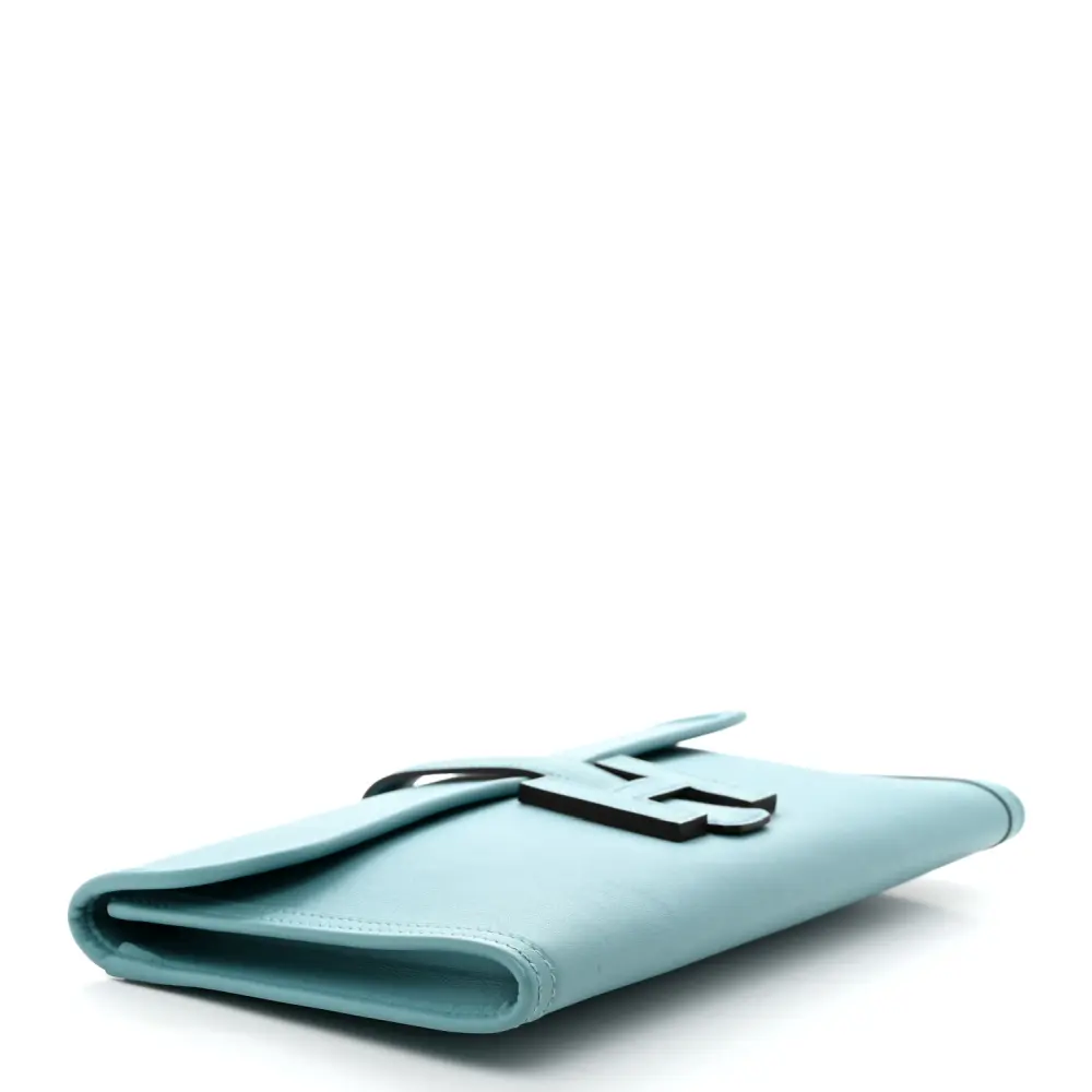 Bottom view of the Herme$ Swift Jige Elan 29 Clutch Bleu Atoll Swift Leather