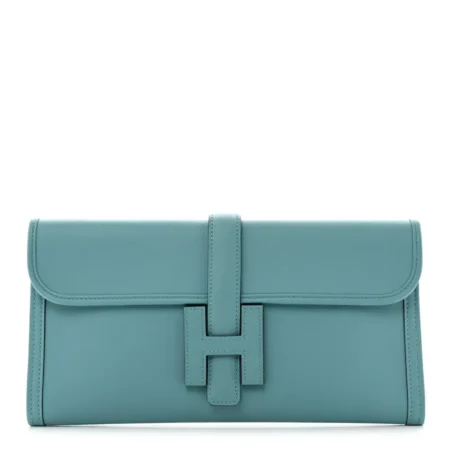 Front view of the Herme$ Swift Jige Elan 29 Clutch Bleu Atoll Swift Leather