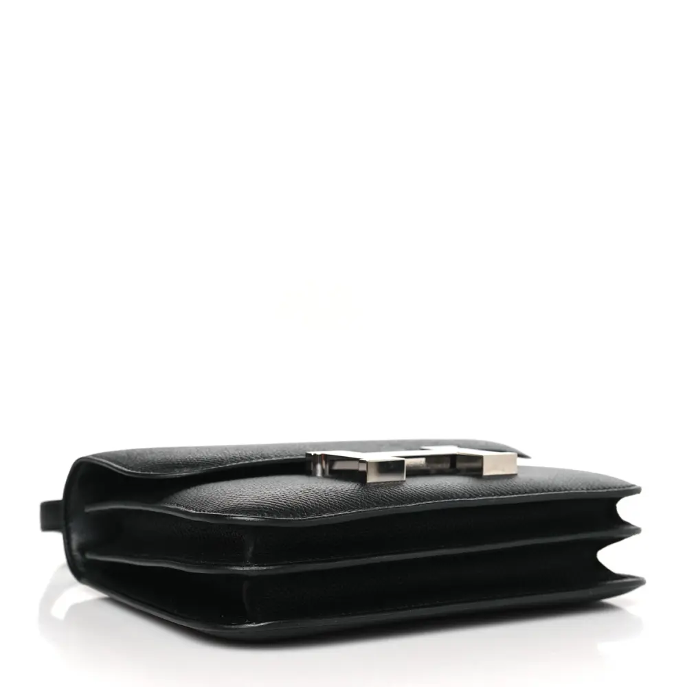 Bottom view of the Herme$ Epsom Constance 18 showing the leather base