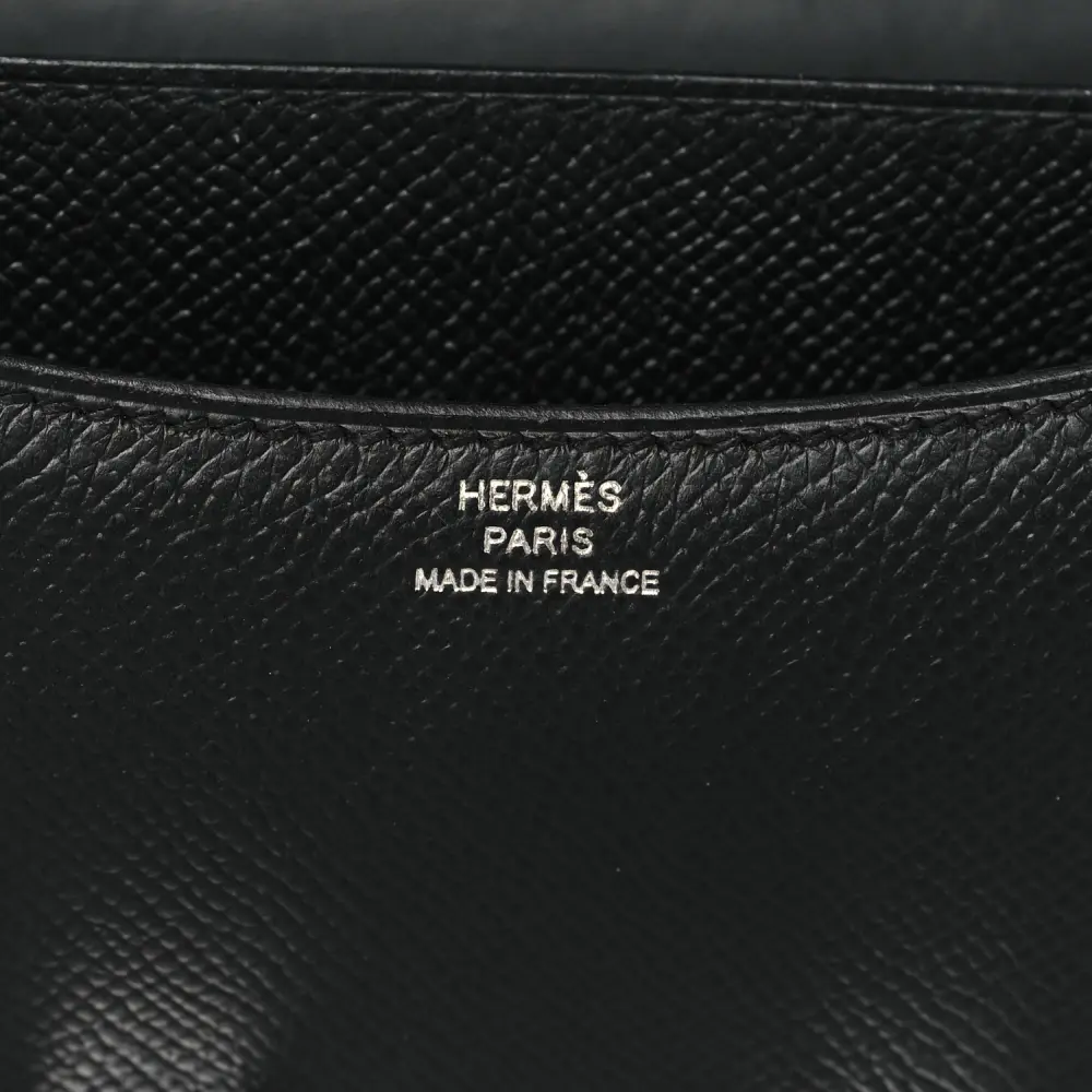 Close-up of the Herme$ H clasp and gold hardware on the Epsom Constance 18