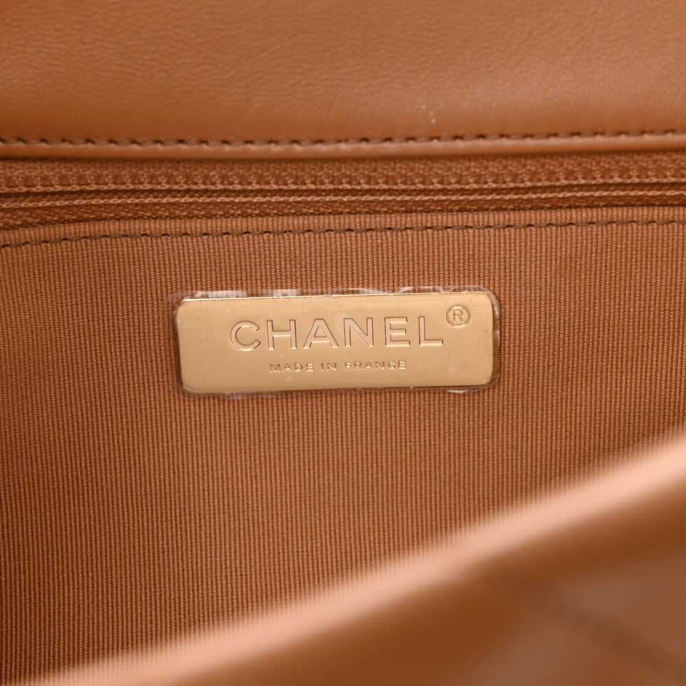Close-up of the CC turn lock, mixed aged gold chain strap, and aged gold-tone hardware on the Ch@nel Medium 19 Flap