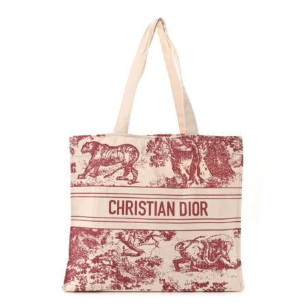 Front view of the natural straw D!0r Dioriviera Tote featuring an intricate red design