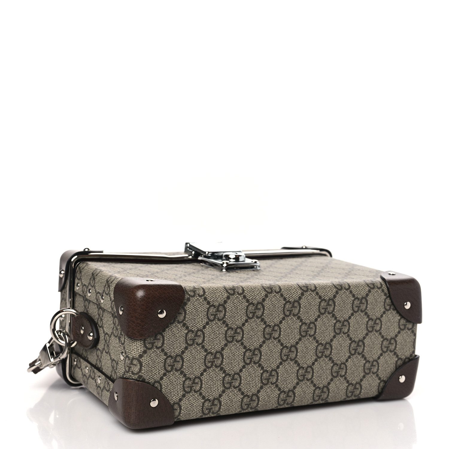 Bottom view of the brown GG Supreme Globe-Trotter Beauty Case with bamboo top handle