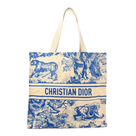 Front view of the natural raffia D!0r Dioriviera Tote with blue printed detailing