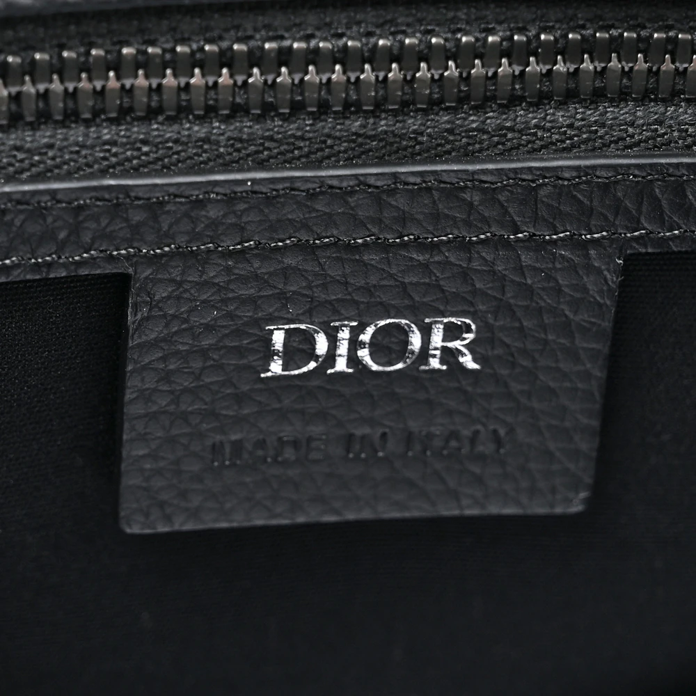 Close-up of the Maxi D!0r Oblique motif, refined hardware, and leather detailing on the Weekender 25 Bag