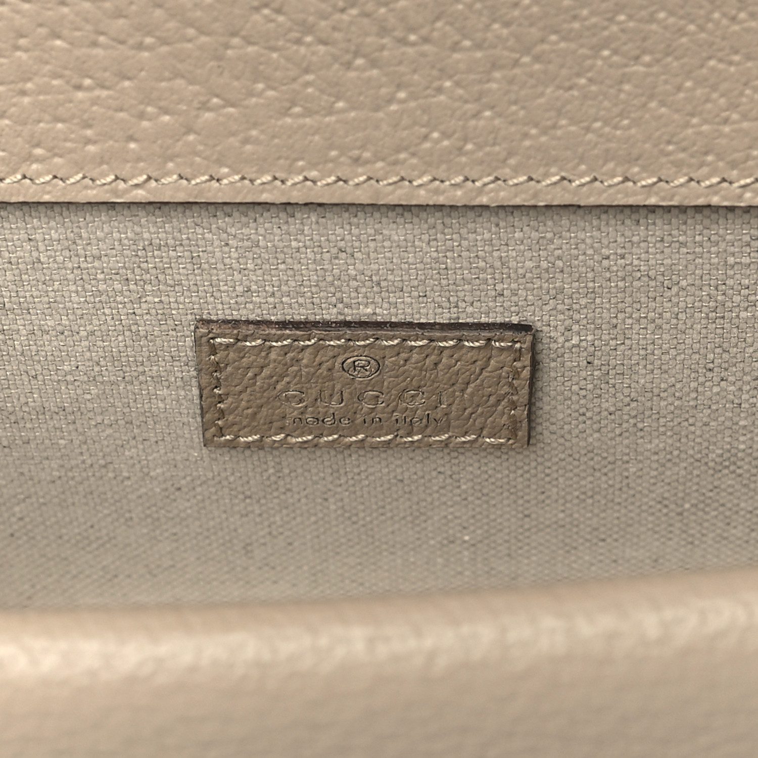 Close-up of the GG logo and horseshoe clasp on the beige and white Dionysus Shoulder Bag