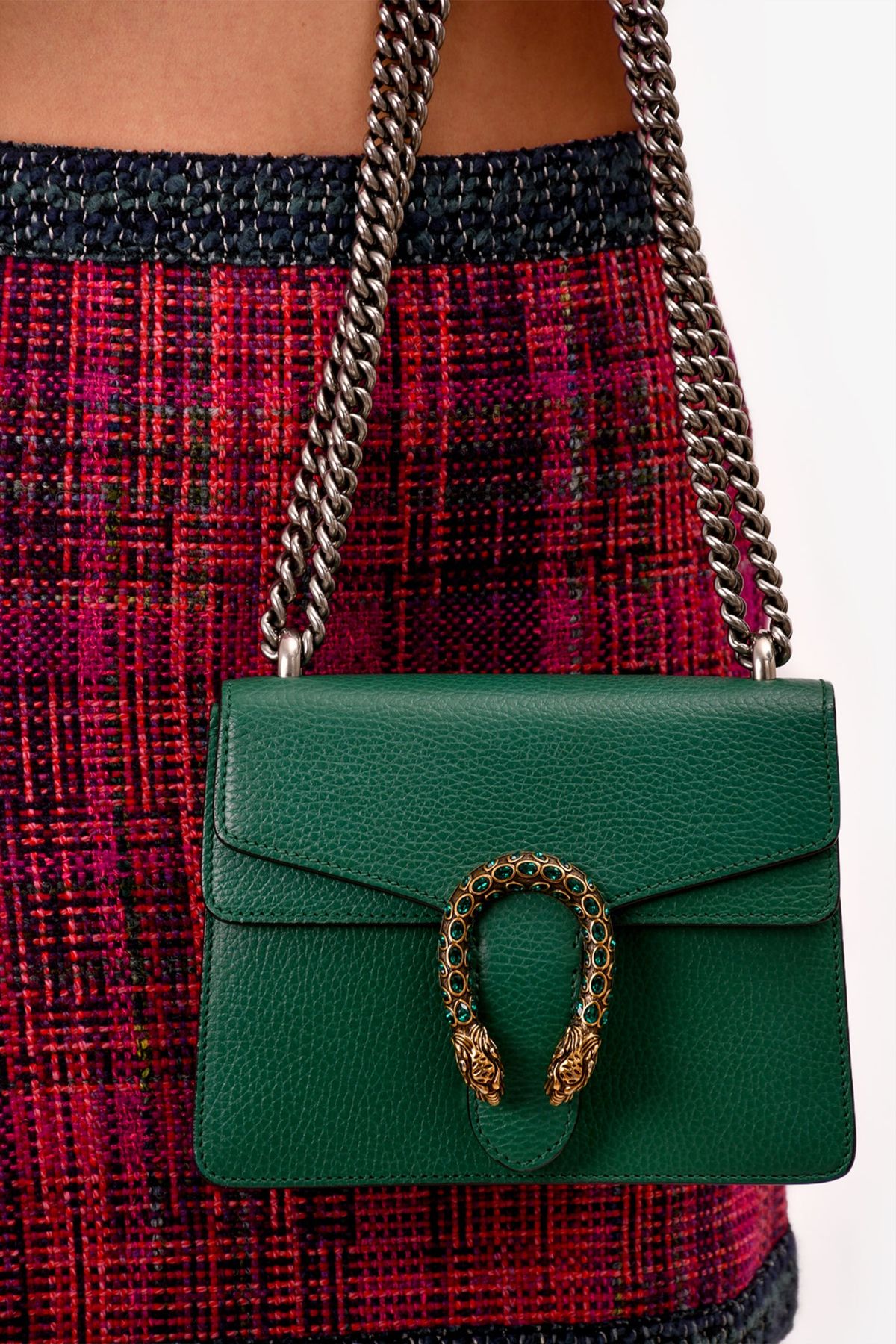 Model carrying the emerald green Gucc! Mini Dionysus Shoulder Bag with chain strap