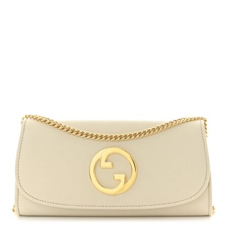Fronr view of the Mystic White Gucc! Blondie Chain Wallet with gold-tone interlocking GG logo