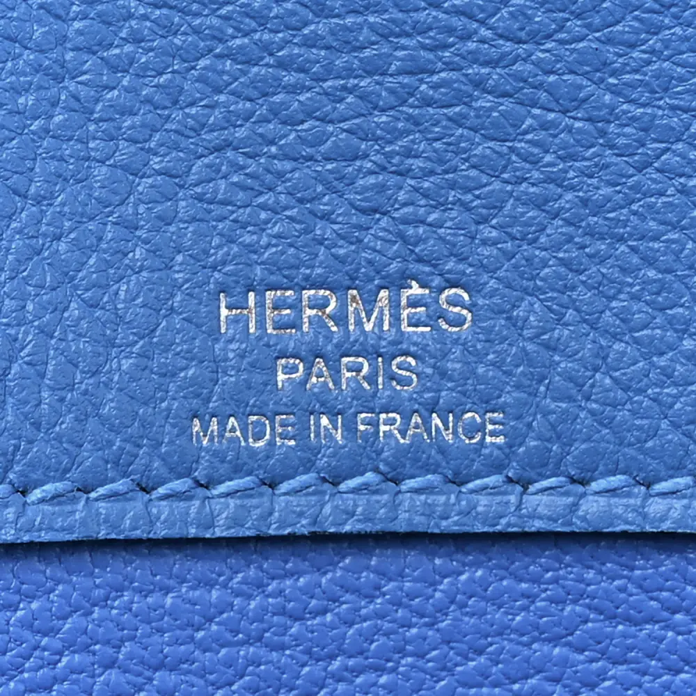 Close-up of the clasp fastening and refined hardware on the Blue Hydra Kelly Depeches 25 Pouch