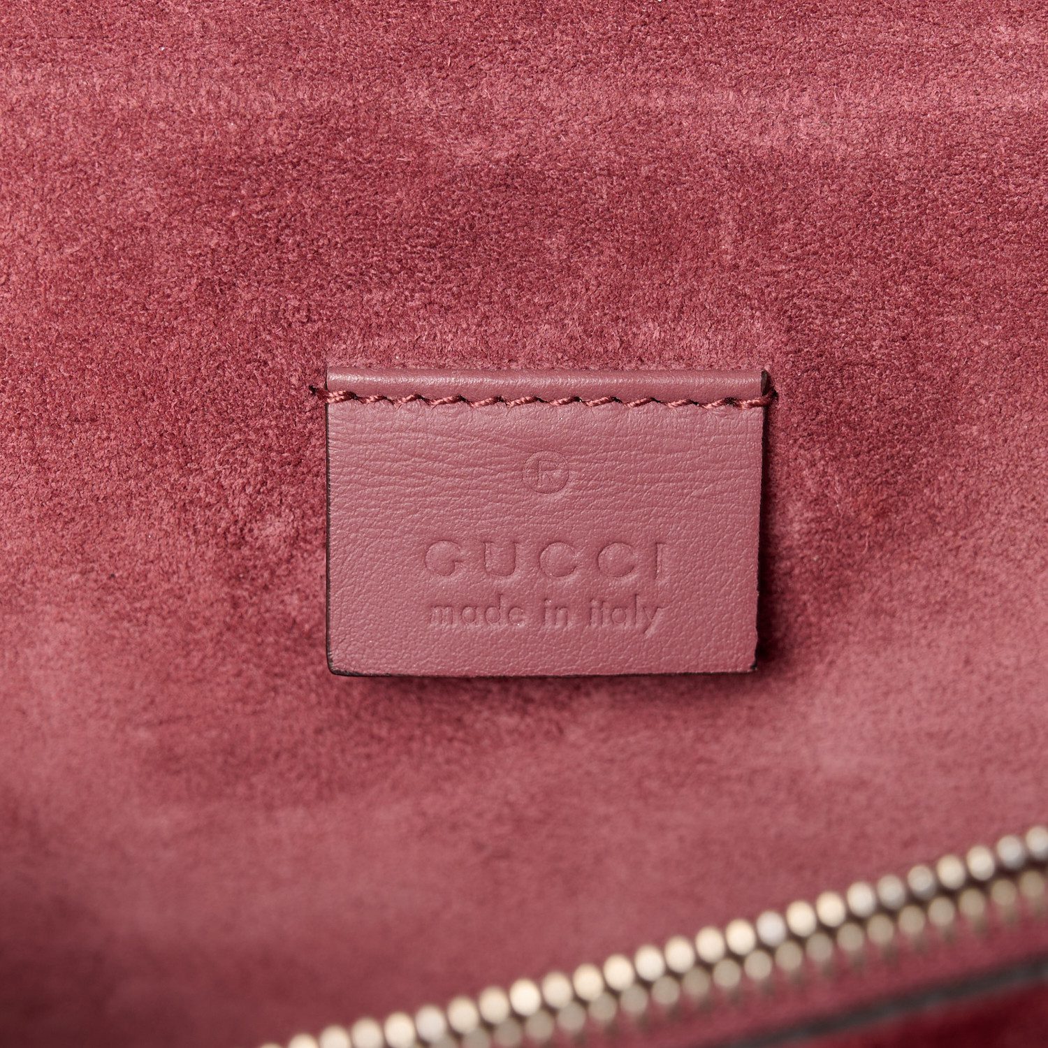 Close-up of the tiger-head horseshoe closure and aged silver-tone hardware on the Gucc! Dionysus Blooms Bag