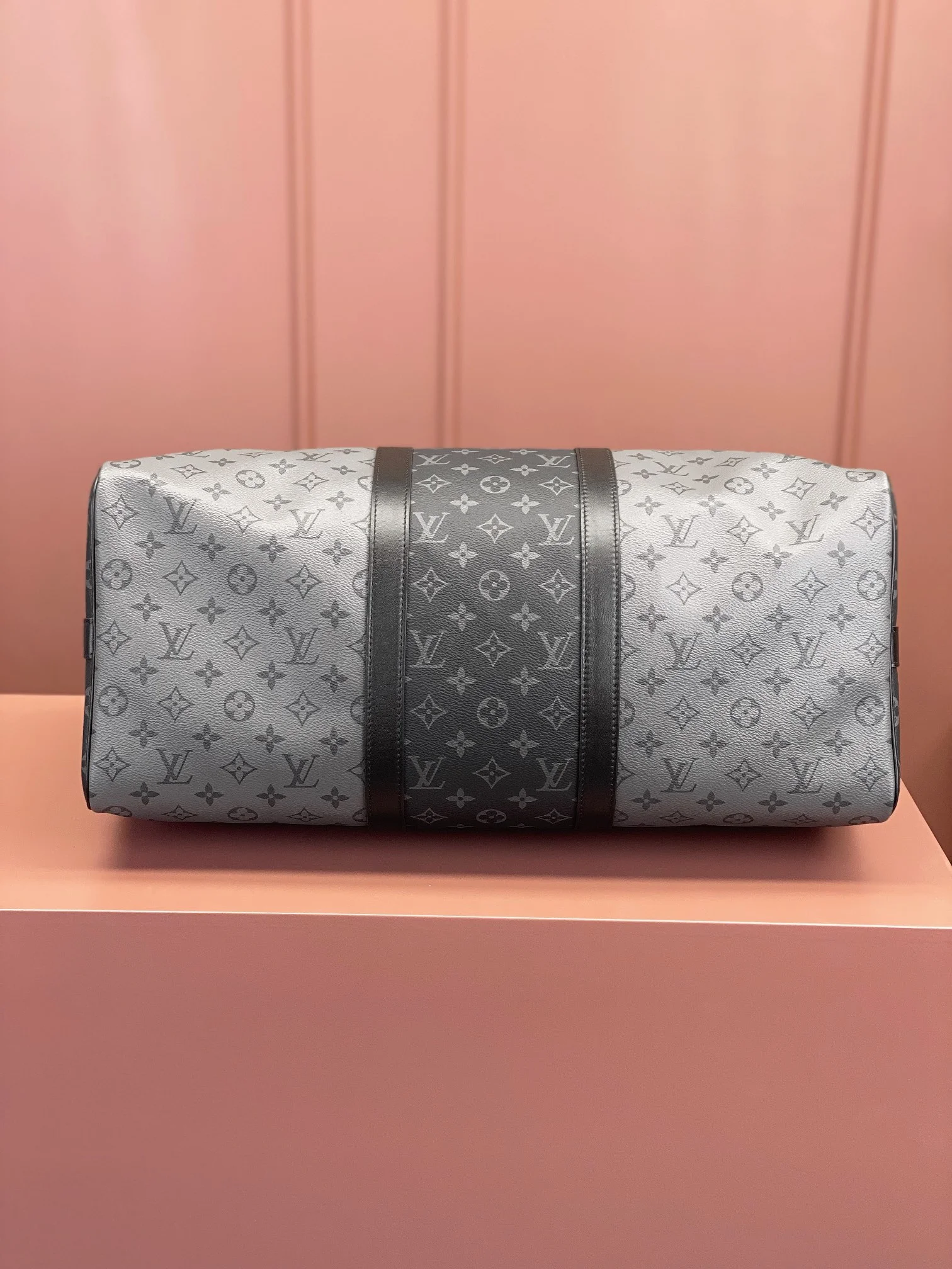 Bottom view of the Lou!S Vuiton Keepall Bandoulière 50 in alternating dark and light grey Monogram Eclipse canvas