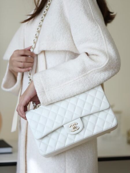 Model carrying the white quilted ch@nel Medium Double Flap shoulder bag